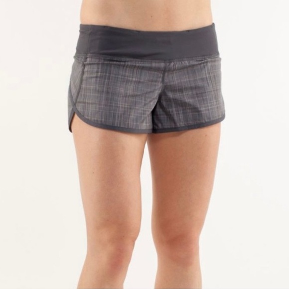 lululemon athletica Women's Gray w/ Purple plaid Athletic Speed Up Shorts size 4 - Picture 11 of 14